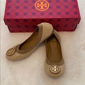 Tory Burch flats size6 great condition beige